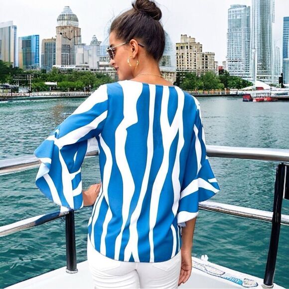 Blue and white wavy striped lightweight blouse! - Picture 2 of 9